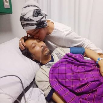 Musikus Dian Pramana Putra dirawat di RS Hermina Jatinegara, Jakarta Timur, setelah didiagnosa mengidap kanker darah stadium empat.