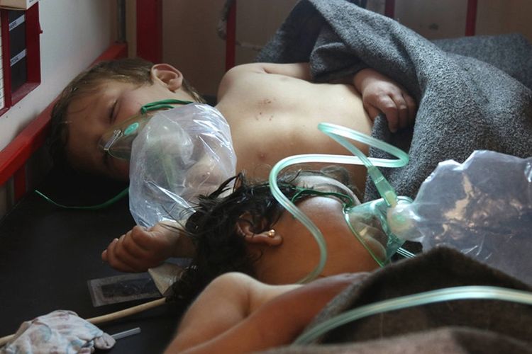 Anak-anak telah menjadi korban dalam serangan senjata kimia di Khan Sheikhoun, Idlib, Suriah.