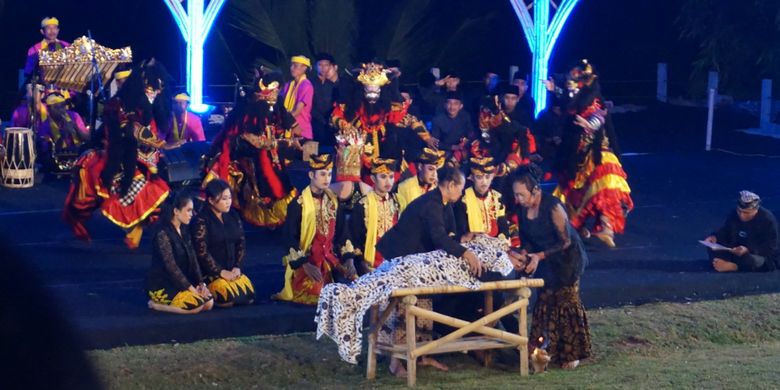 Drama tari Meras Gandrung di Jawa Jiwa Ijen Resort, Banyuwangi, Sabtu (20/10/2018) malam.