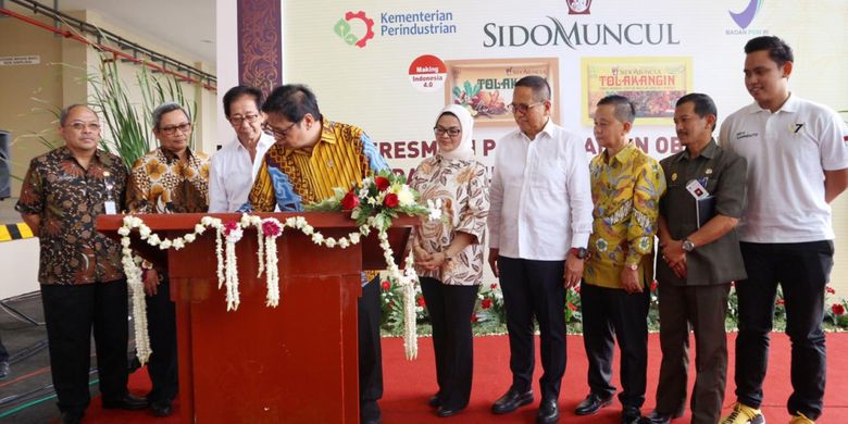 Peresmian Pabrik Cairan Obat Dalam Sido Muncul dengan penandatanganan prasasti oleh Menteri Perindustrian RI Airlangga Hartarto, Kamis (25/10/18) di Ungaran, Semarang.
