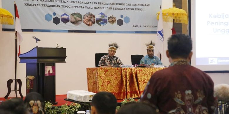 Menristekdikti Mohamad Nasir saat Rapat Kerja Wilayah Pimpinan Yayasan dan Pimpinan Perguruan Tinggi Swasta di Lingkungan Lembaga Layanan Pendidikan Tinggi (LLDikti) Wilayah XIV Papua - Papua Barat Tahun 2019 (8/5/2019).