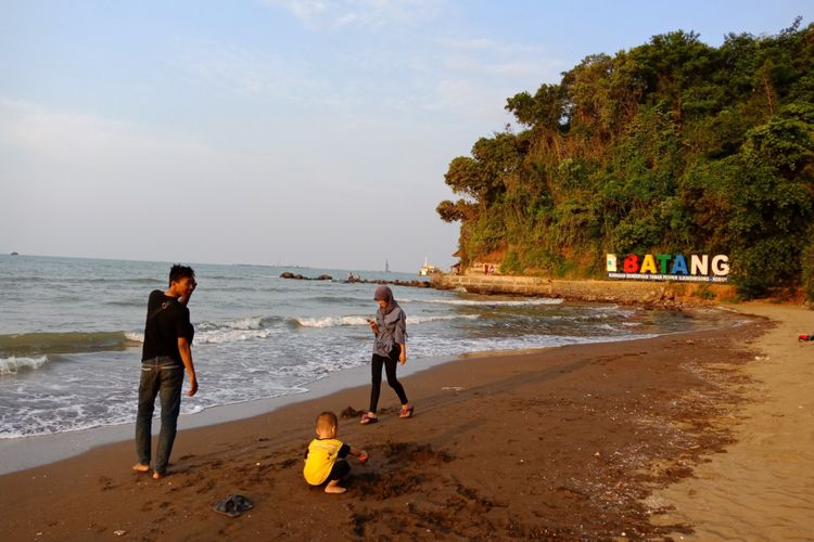 Pantai Ujung Negoro, Kabupaten Batang, Jawa Tengah.