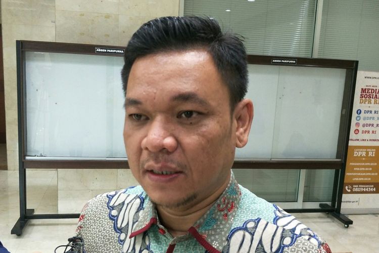 Ketua DPP Golkar Ace Hasan Syadzily di Kompleks Parlemen, Senayan, Jakarta, Senin (16/4/2018)