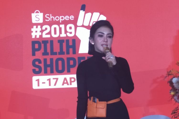 Syahrini dalam acara launching brand ambasador Shopee di kawasan Menteng, Jakartq Pusat, Selasa (2/4/2019).