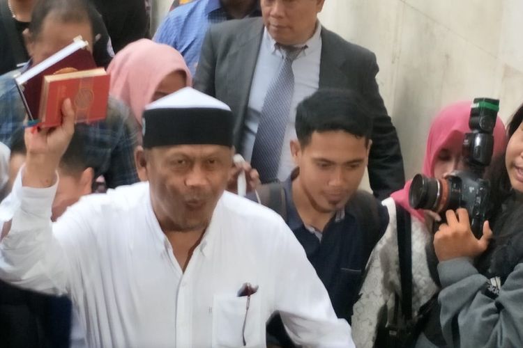 Calon legislatif (Caleg) Partai Amanat Nasional (PAN) Eggi Sudjana memenuhi panggilan penyidik Polda Metro Jaya, Senin (13/5/2019).