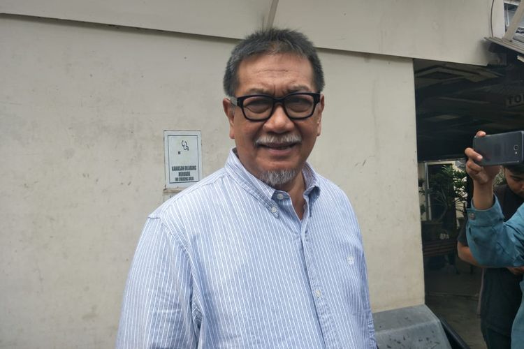 Deddy Mizwar saat melayat Robby Sugara di Rumah Duka UKI, Cawang, Jakarta Timur, Kamis (13/6/2019).