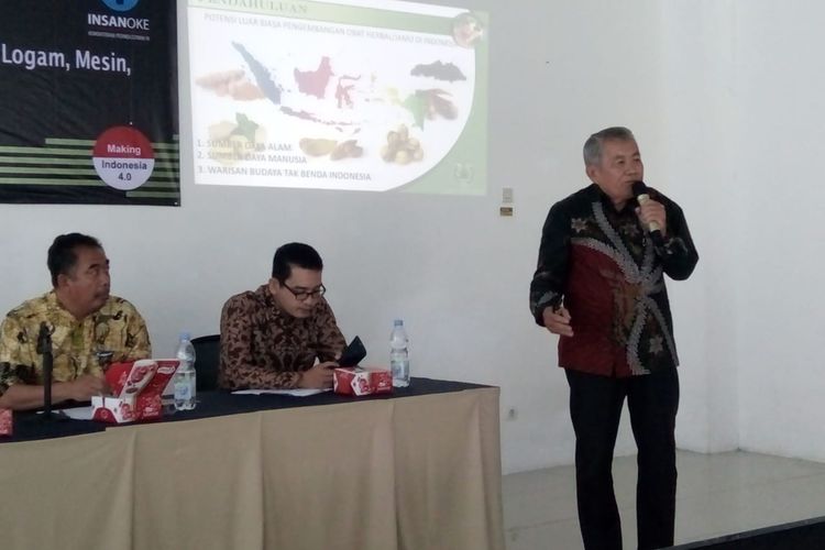 Direktur Eksekutif Dewan Pimpinan Daerah Gabungan Pengusaha Jamu dan Obat Tradisional Indonesia (GP Jamu) Jawa Tengah, Stefanus Handoyo Saputro, saat menghadiri acara workshop pengembangan jasa industri jamu dan OHT di AK Tekstil Solo.  