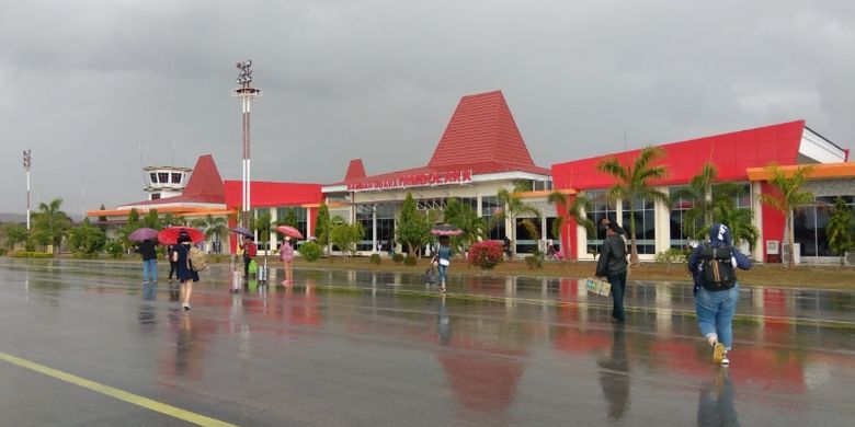 Bandara Tambolaka di Kabupaten Sumba Barat Daya, Nusa Tenggara Timur.