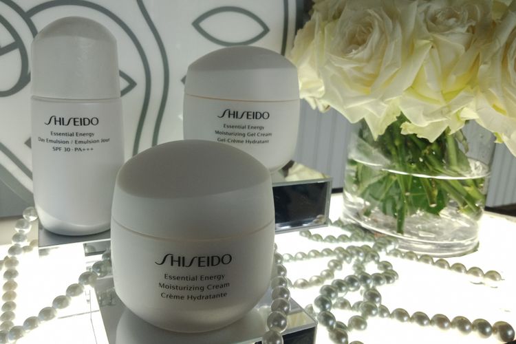 Rangkaian produk Shiseido essential energy, terdiri dari moisturizing cream, moisturizing gel cream dan day emulsion.