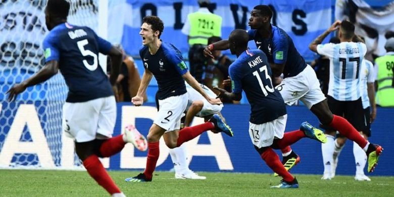 Bek Perancis, Benjamin Pavard, merayakan golnya ke gawang Argentina pada babak 16 besar Piala Dunia 2018 di Kazan Arena, 30 Juni 2018. 
