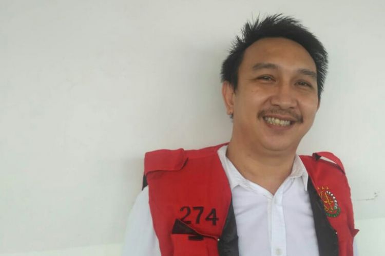 Artis peran dan pembawa acara Augie Fantinus ditemui di Pengadilan Negeri Jakarta Pusat, kawasan Gunung Sahari, Kemayoran, Kamis (14/2/2019).