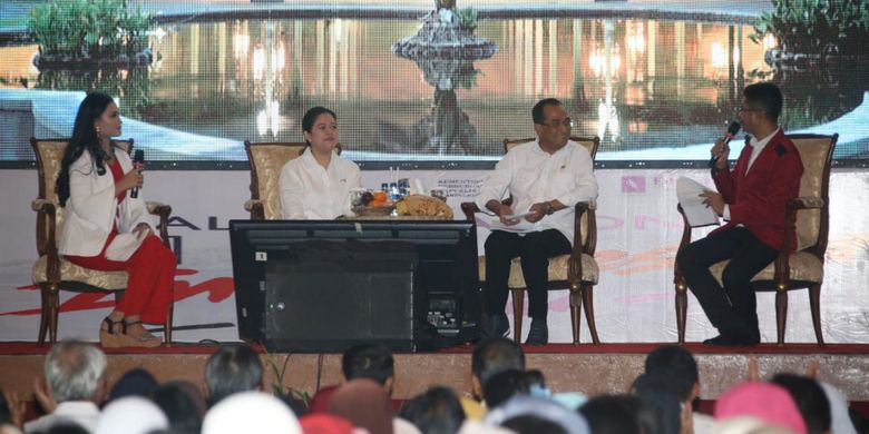 Menteri Koordinator Pembangunan Manusia dan Kebudayaan (Menko PMK) hadir bersama Menteri Perhubungan  Budi Karya Sumadi dalam acara Dialog Nasional Indonesia Maju di Diamond Solo Convention Center, Surakarta, Sabtu pagi (10/11/18). 