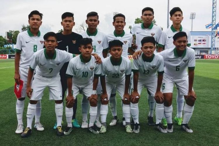 Skuad tim nasional U-16 Indonesia melawan Myanmar pada pertandingan penyisihan Grup A Piala AFF U-15, Minggu (9/7/2017). 