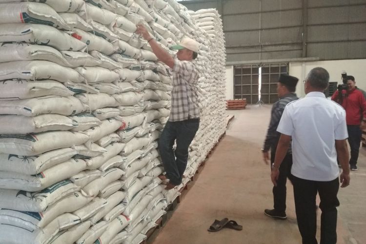 Karawang Distribusikan 12.000 Ton Rastra Pertama di Jabar