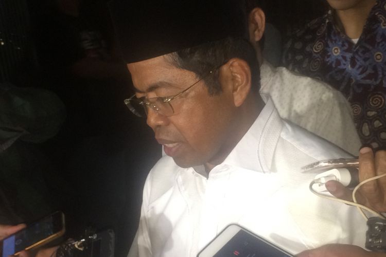 Menteri Sosial RI Idrus Marham saat menerima Tujuh Anak dari Pelaku Terorisme Surabaya di Bandara Halim Perdanakusuma, Jakarta, Selasa (12/6/2018).