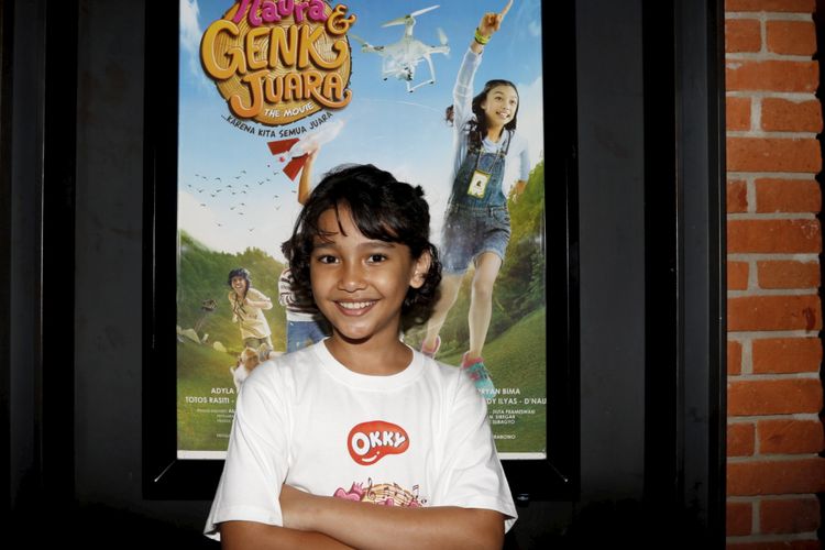 Adryan Sulaiman Bima berpose seusai screening film Naura dan Genk Juara, di CGV Blitz Grand Indonesia, Jakarta, Rabu (8/11/2017). Film ini bercerita tentang petualangan Naura (Adyla Rafa Naura Ayu) bersama Okky (Joshua Rundengan), Kipli (Adryan Sulaiman Bima), dan Bimo (Vickram Priyono), menggagalkan usaha pencurian satwa liar.