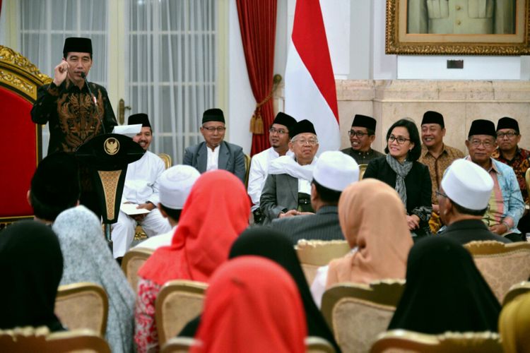 Presiden Joko Widodo, Rabu (28/3/2018), saat menerima 300 orang pengelola dan nasabah bank wakaf mikro di Istana Negara, Jakarta.