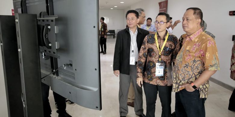 Pelaksanaan UTBK 2019 hari ini (13/4/2019) dimonitor langsung Menristekdikti Mohamad Nasir mulai dari Papua yang paling awal melaksanakan UTBK hingga Aceh melalui telecoference ke seluruh Pelaksana UTBK sejak pukul 7 WIB di Gedung BPPT di Jakarta.