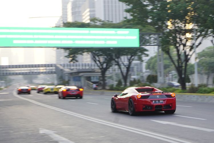 Komunitas otomotif manfaatkan jalan lengang Jakarta di Lebaran hari pertama