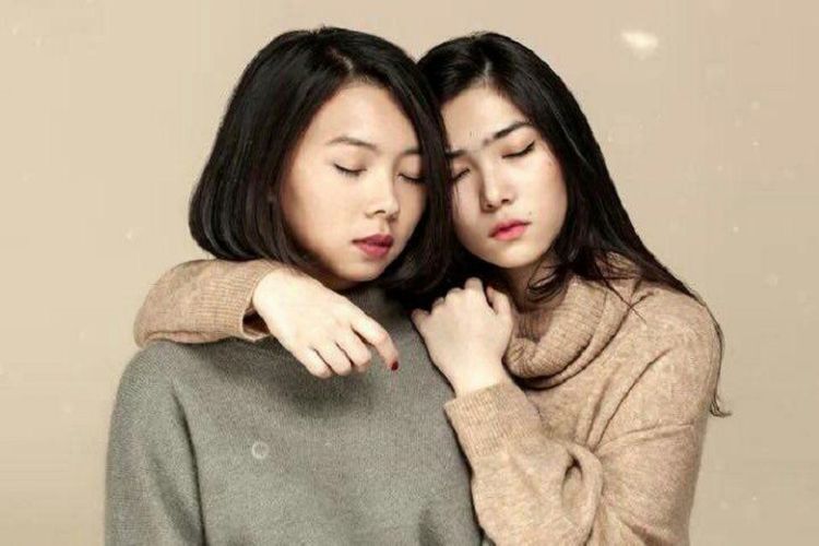 Isyana Sarasvati dan Rara Sekar berduet dalam Luruh, soundtrack film Milly & Mamet.