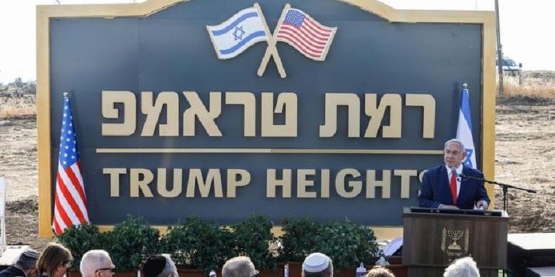 Perdana Menteri Israel Benjamin Netanyahu ketika meresmikan nama permukiman baru Dataran Tinggi Trump di Golan sebagai penghormatan terhadap Presiden Amerika Serikat Donald Trump pada Minggu (16/6/2019).