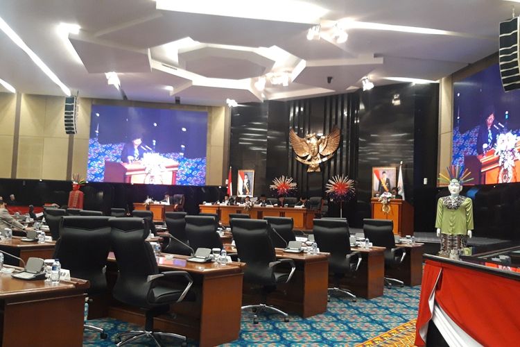 Suasana rapat paripurna rancangan peraturan daerah di Gedung DPRD DKI Jakarta, Kamis (22/8/2019)