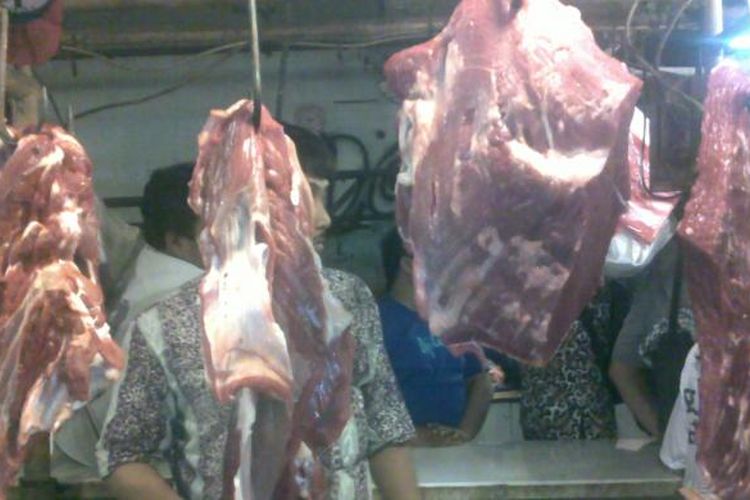 Ilustrasi daging sapi. Di Pasar Klender, harga daging sapi pada H-7 lebaran masih stabil Rp 90.000 - Rp 100.000 per kilogram. 