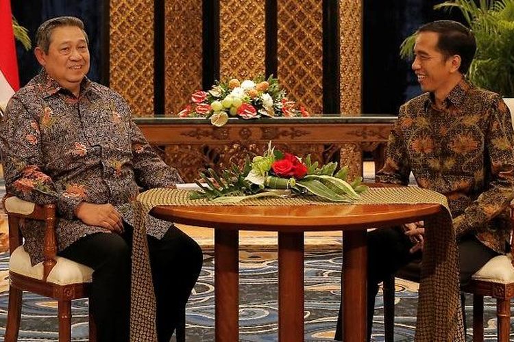 Presiden ke-6 Susilo Bambang Yudhoyono dan Presiden Joko Widodo melakukan pertemuan empat mata membahas proses transisi kepemimpinan, di Laguna Resort and Spa, Nusa Dua, Bali, Rabu (27/8) malam. (foto: abror/presidenri.go.id)