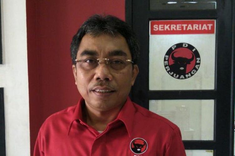 Wakil Ketua DPD PDI Perjuangan DKI bidang Pemenangan Pemilu Gembong Warsono, di DPD PDIP, Tebet, Jakarta Selata . Senin (25/4/2016)