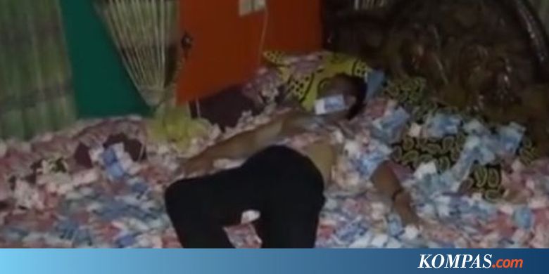 Video Kepala  Desa  Mandi Uang Viral Ini Kata  Bupati 