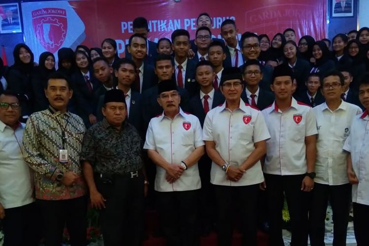 Mantan ketua KPK Antasari Azhar ketika melantik Garda Jokowi di Palembang, Sumatera Selatan, Jumat (9/11/2018).