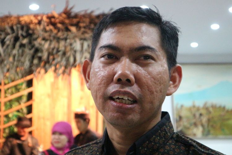 Direktur Pusat Pengkajian Pancasila dan Konstitusi (Puskapsi) Fakultas Hukum Universitas Jember Bayu Dwi Anggono ketika ditemui di Jember, Jawa Timur, Jumat (10/11/2017). 