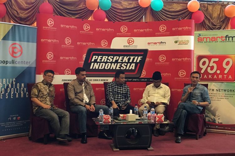 (Dari kiri ke kanan) Politisi Partai Nasdem Taufiqulhadi, Wasekjen Golkar Maman Abdurrahman, Moderator Ichan Loulembah, pengamat politik Ray Rangkuti dan politisi Golkar Mirwan Vauly dalam diskusi Setya Novanto Tersangka Lagi? di Jakarta, Sabtu (11/11/2017).