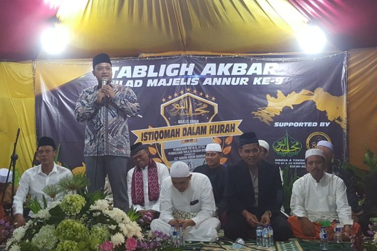 Bakal Calon Wakil Gubernur Jawa Barat dalam kunjungannya ke Bogor. Sejak direkomendasikan menjadi bakal cawagub Jabar oleh Partai Golkar, Daniel tancap gas, maraton mengunjungi berbagai daerah di Jabar.