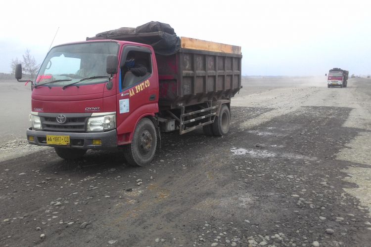 Kesibukan di dalam area pembangunan NYIA di Kecamatan Temon, Kulon Progo, DIY.