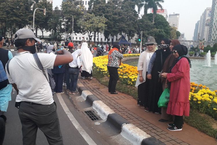 Peserta aksi mengawal sidang MK berfori seusai melaksanakan aksi di sekitar Patung Arjuna Wiwaha, Kamis (27/6/2019).