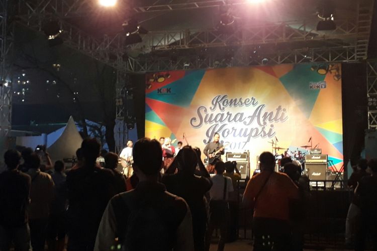 Komisi Pemberantasan Korupsi (KPK) menggelar konser Suara Antikorupsi, di Plaza Festival, Kuningan, Jakarta, Jumat (3/11/2017) malam.