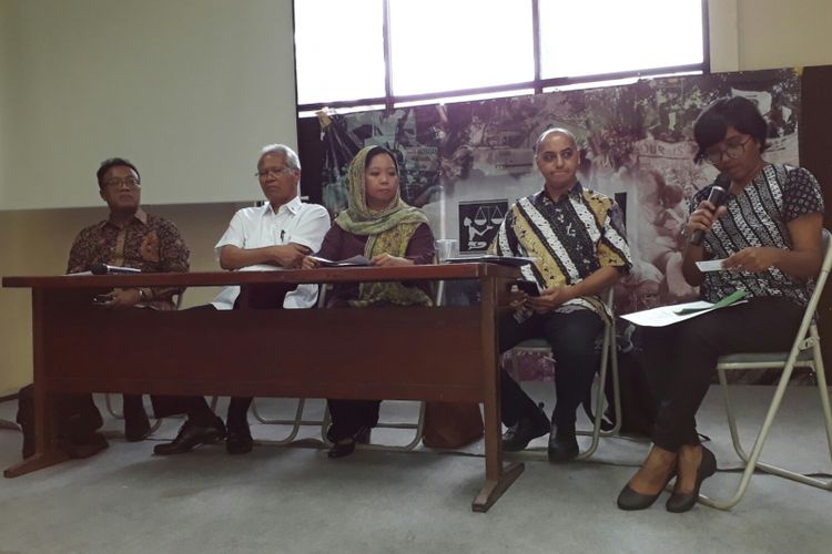 konfrensi pers sejumlah tokoh dalam menyikapi RKUHP di kantor Yayasan Lembaga Bantuan Hukum Indonesia (YLBHI) di Menteng, Jakarta, Senin (19/3/2018).