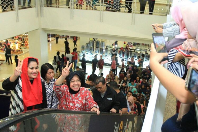 Risma dan Puti Soekarno Ngabuburit di Mall Plasa Royal Surabaya