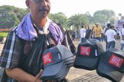 Meski Jual Atribut #2019GantiPresiden, Pedagang Ini Pilih Netral