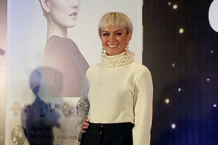 Agnez Mo berpose saat pelubcuran aplikasi Agnez Mo di Hotel Westin, Kuningan, Jakarta Selatan, Kamis (18/5/2017).