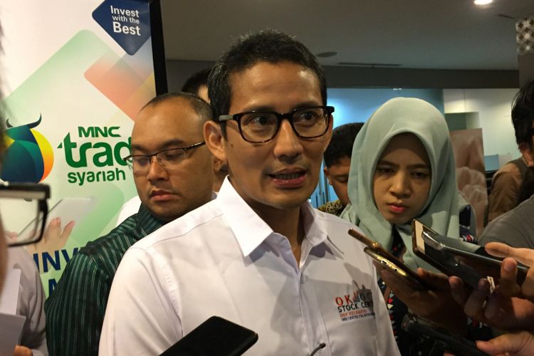 Wakil Gubernur terpilih DKI Jakarta Sandiaga Uno usai menghadiri acara di gedung Bursa Efek Indonesia, Jumat (11/8/2017).