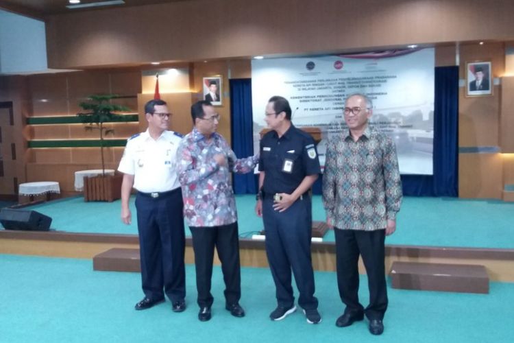 Kementerian Perhubungan (Kemenhub) bersama PT Kereta Api Indonesia (Persero) (KAI) serta PT Adhi Karya (Persero) Tbkmenandatangani perjanjian masa konsesi LRT Jabodebek