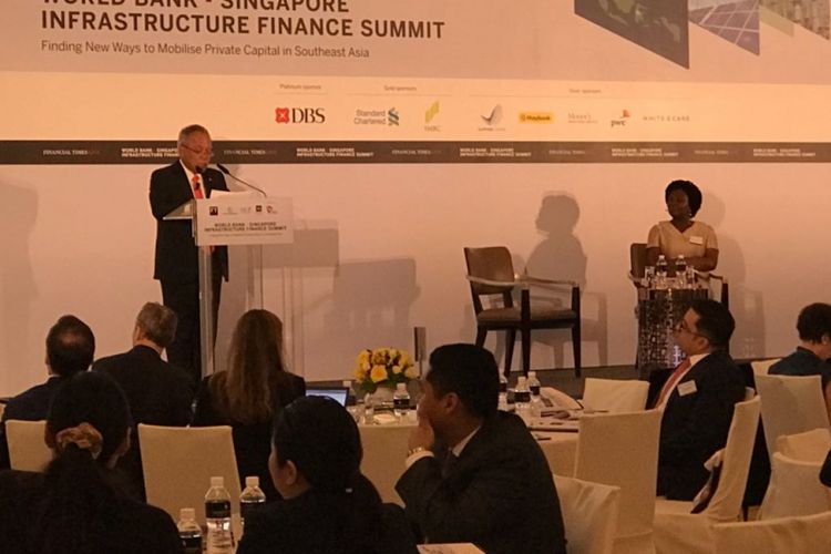Menteri PUPR Basuki Hadimuljono saat menyampaikan paparan pada kegiatan 8th World Bank ? Singapore Infrastructure Finance Summit yang diselenggarakan di Singapura, (5/4/2018).