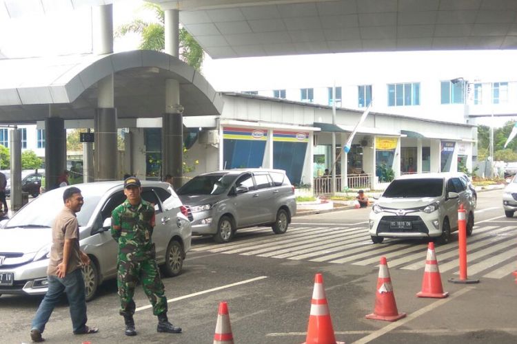 Pengamanaan di Bandara Sultan Mahmud Badaruddin II Palembang diperketat menyusul tertangkapnya dua terduga teroris, Rabu (16/5/2018)