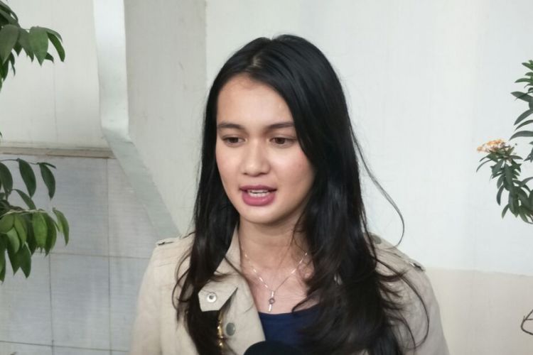 Dea Annisa atau Dea Imut saat ditemui usai putusan sidang kasus kamera Dea yang hilang di Pengadilan Negeri Jakarta Selatan,  Ampera, Jakarta Selatan,  Kamis (31/5/2018).