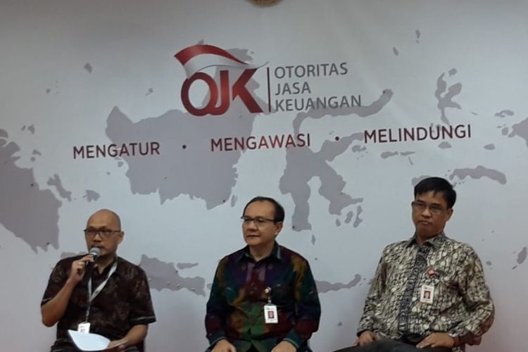 Ketua Satgas Waspada Investasi Tongam Lumban Tobing dan Direktur Pengaturan, Perizinan, dan Pengawasan Fintech OJK Hendrikus Passagi, Jumat (7/9/2018).