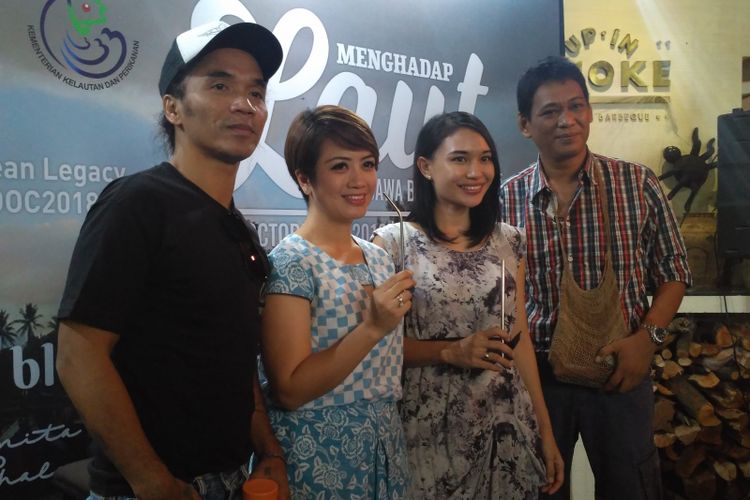 (dari kiri) Kaka Slank, Prita Laura, dan Tiza Mafira saat jumpa pers Our Ocean Conference 2018 di RDTX Tower, Kuningan, Jakarta Selatan, Kamis (25/10/2018).