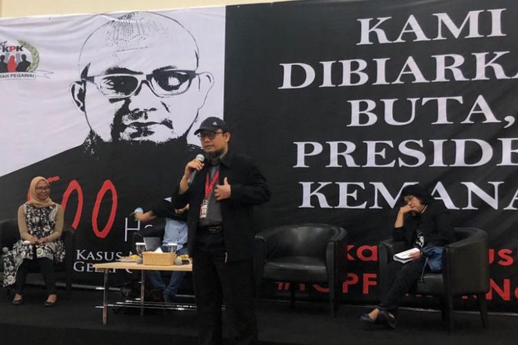 penyidik senior Komisi Pemberantasan Korupsi (KPK) Novel Baswedan berbicara tentang 500 hari kasusnya yang belum terungkap, di Gedung Penunjang KPK, Kamis (1/11/2018). 