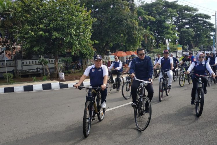 Menteri Pemuda dan Olahraga Republik Indonesia (Menpora) Imam Nahrawi mengikuti kegiatan Sepeda Nusantara 2018 etape ke-24, di Kabupaten Kebumen, Jawa Tengah, Minggu (11/11/2018) pagi.